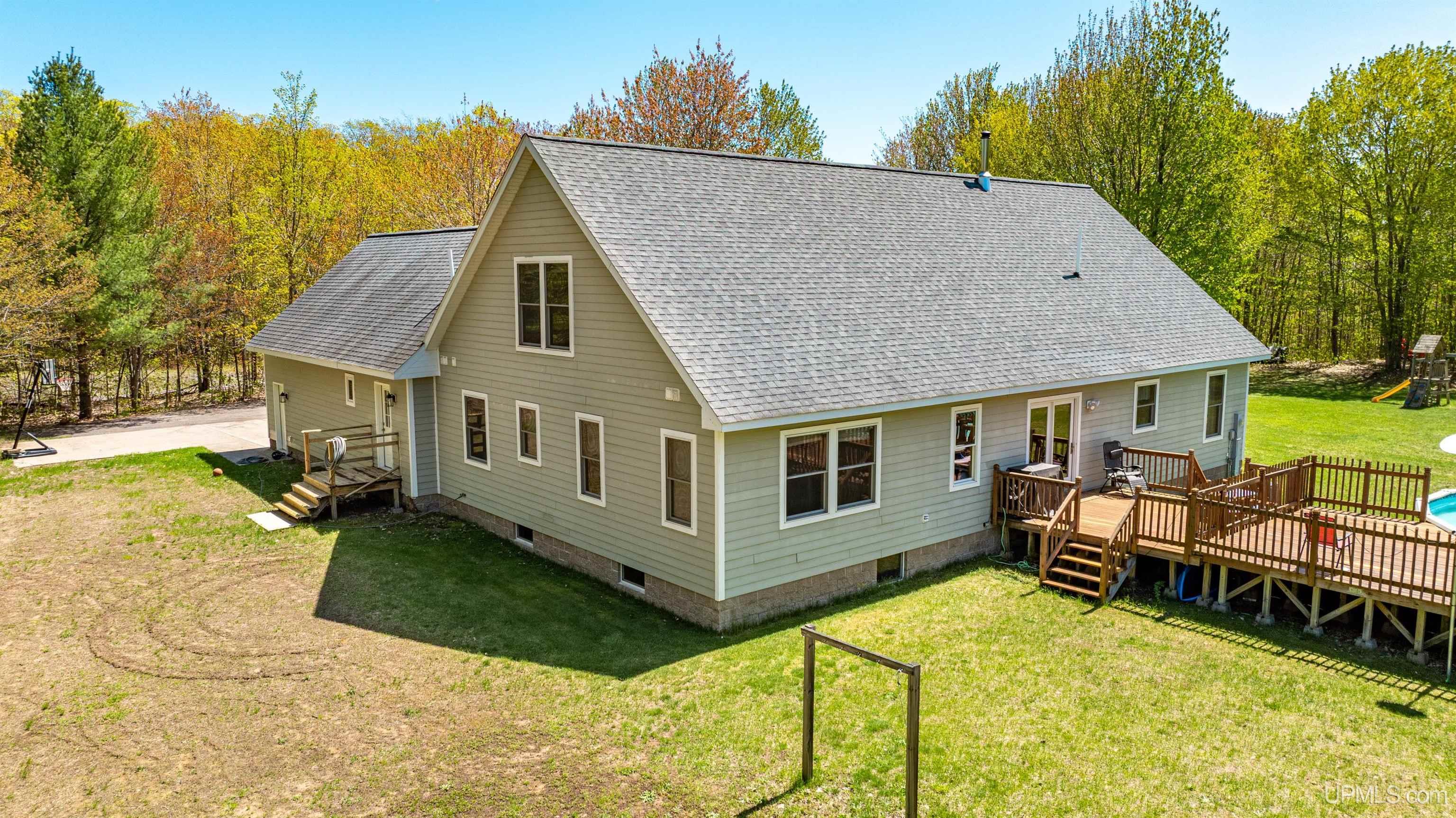 Houghton, Michigan, 49931, United States, 4 Bedrooms Bedrooms, ,3 BathroomsBathrooms,Residential,For Sale,1924380