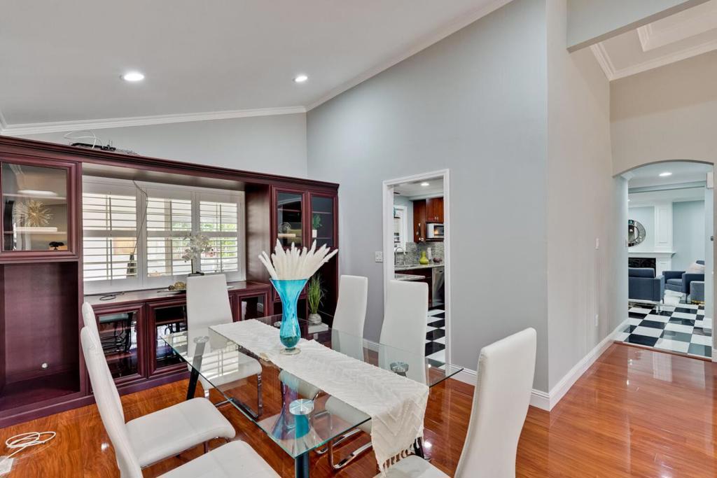 Union City, California, 94587, United States, 4 Bedrooms Bedrooms, ,3 BathroomsBathrooms,Residential,For Sale,1978572