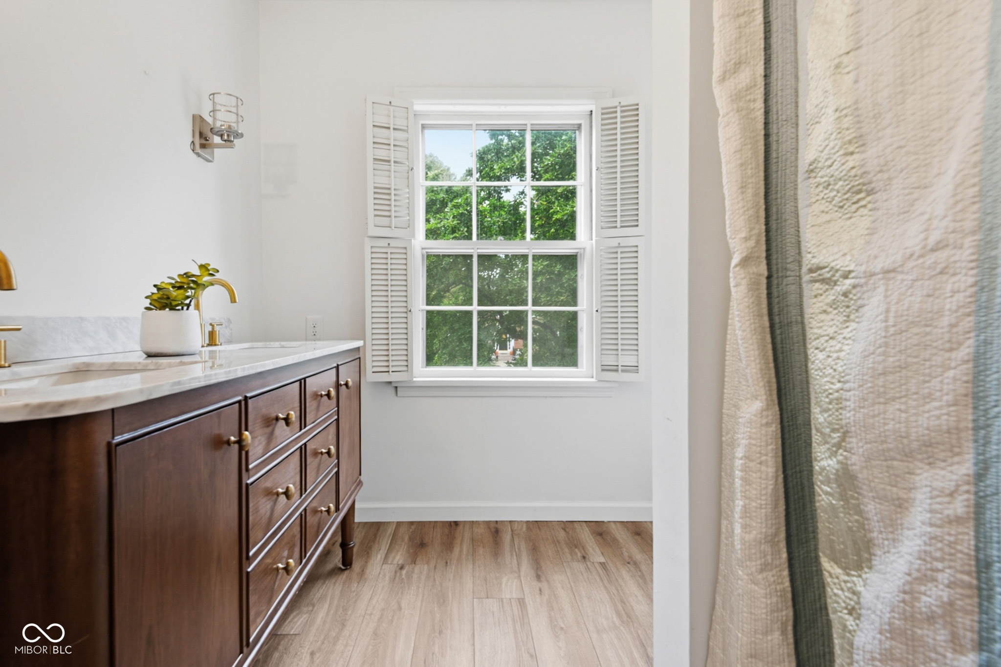 Columbus, Indiana, 47201, United States, 4 Bedrooms Bedrooms, ,3 BathroomsBathrooms,Residential,For Sale,1979631