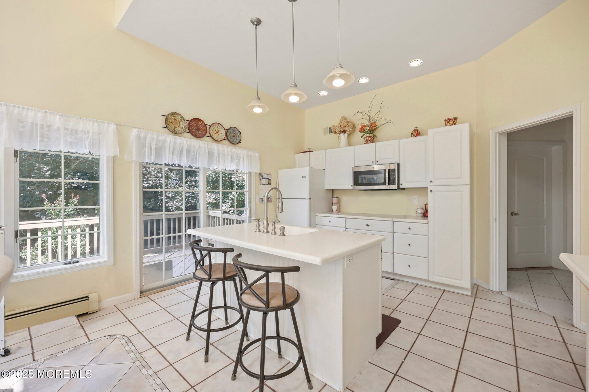 Manalapan, New Jersey, 07726, United States, 5 Bedrooms Bedrooms, ,7 BathroomsBathrooms,Residential,For Sale,1979083