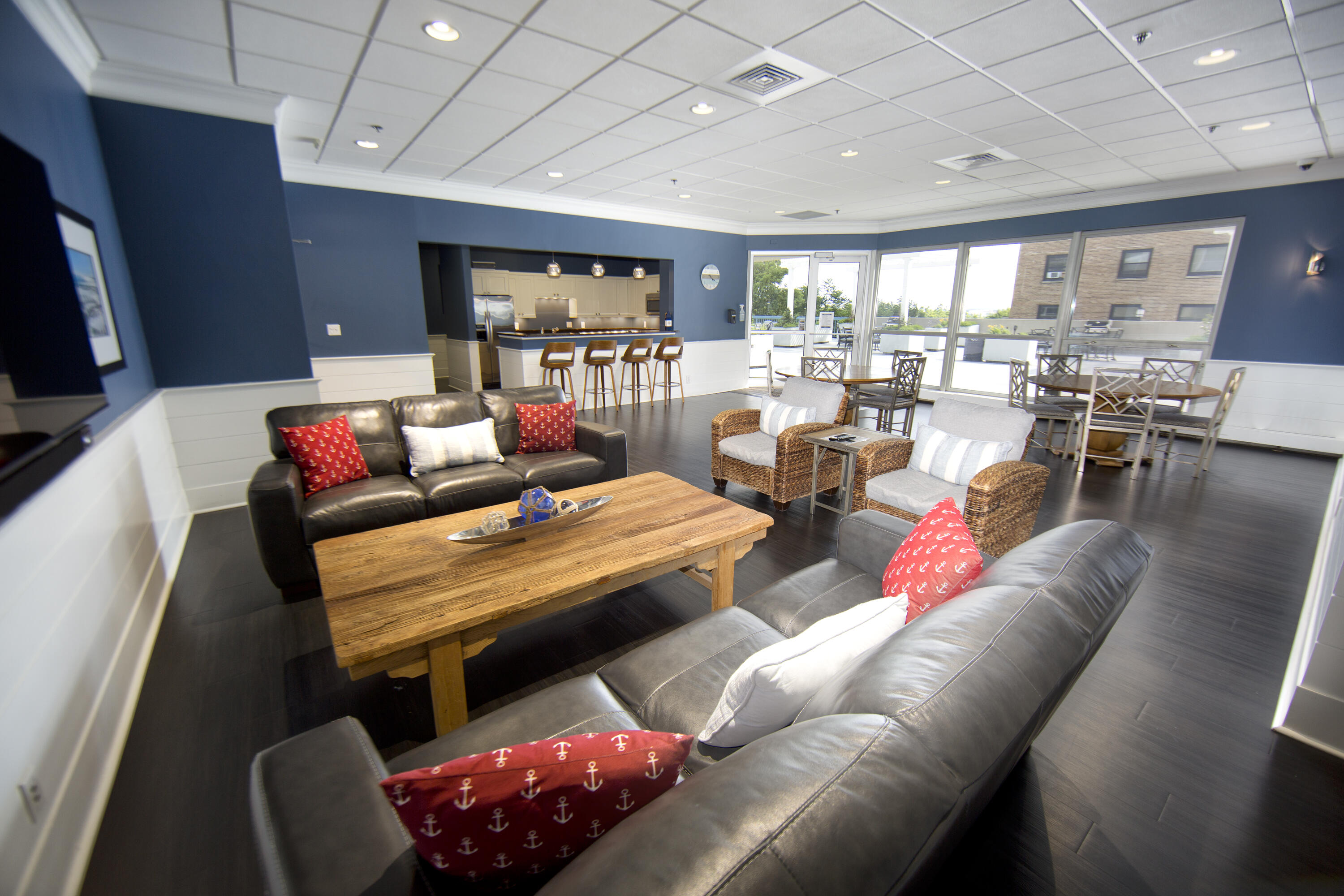 Milwaukee, Wisconsin, 53202, United States, 2 Bedrooms Bedrooms, ,3 BathroomsBathrooms,Residential,For Sale,1992022