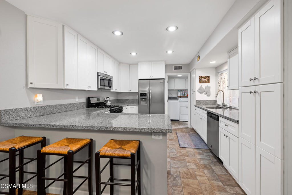 Simi Valley, California, 93065, United States, 3 Bedrooms Bedrooms, ,2 BathroomsBathrooms,Residential,For Sale,1901718