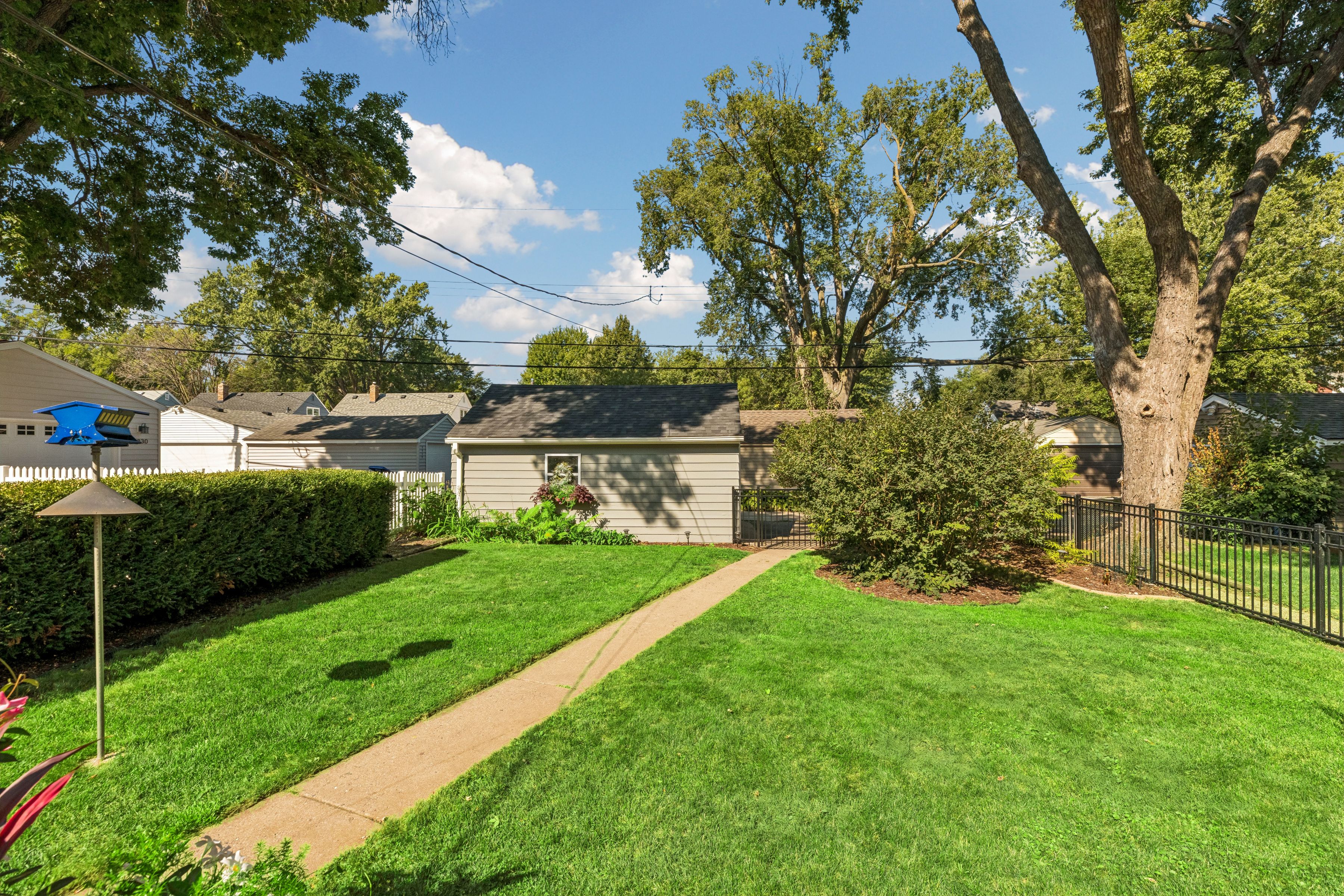  Updated Saint Louis Park Bungalow with Timeless Charm - 物件實景