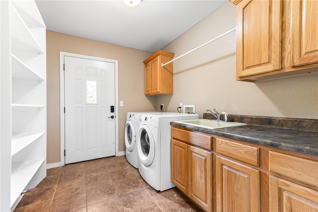Huntsville, Arkansas, 72740, United States, 3 Bedrooms Bedrooms, ,4 BathroomsBathrooms,Residential,For Sale,1907713