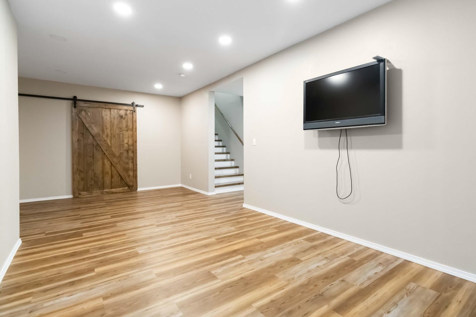 Dunnville, Kentucky, 42528, United States, 6 Bedrooms Bedrooms, ,5 BathroomsBathrooms,Residential,For Sale,1998018