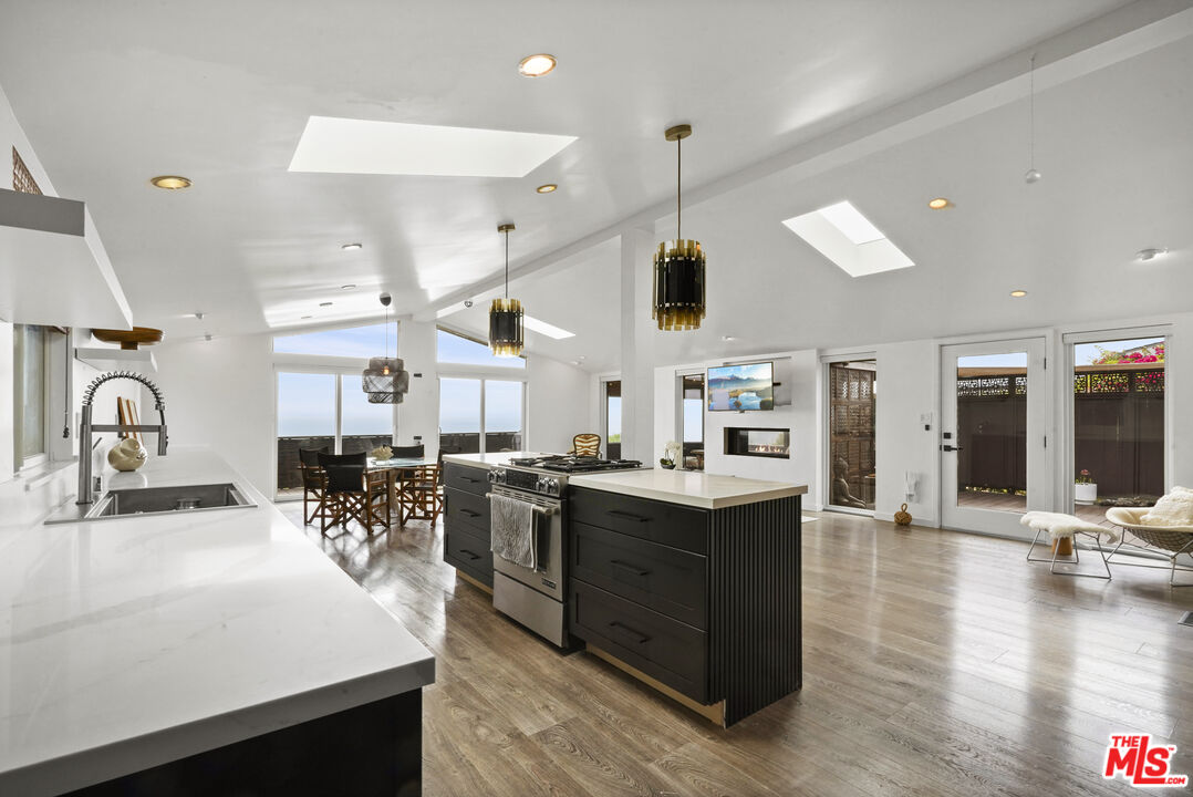 Malibu, California, 90265, United States, 3 Bedrooms Bedrooms, ,2 BathroomsBathrooms,Residential,For Sale,1874466