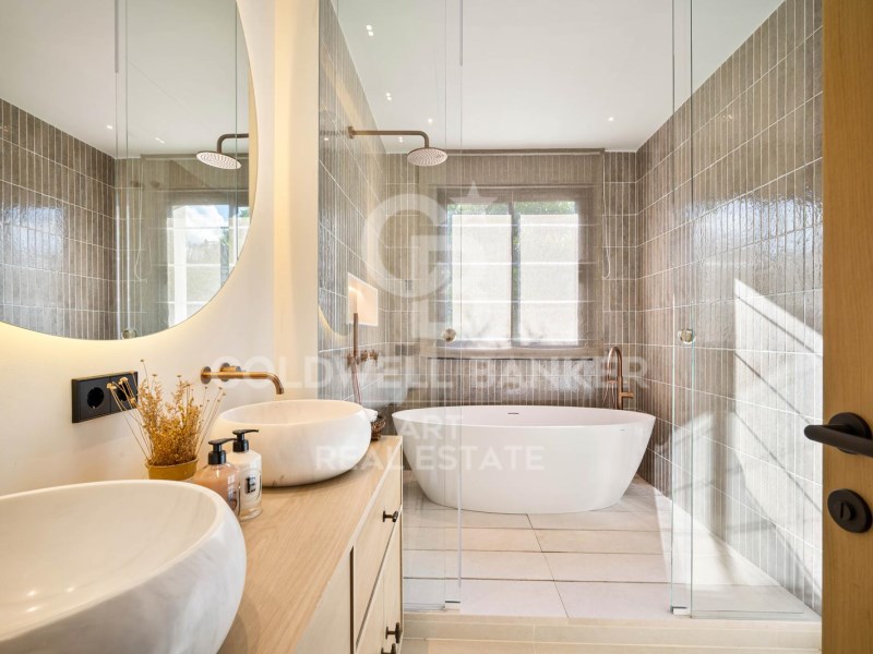 Marbella, Andalusia, ES, 4 Bedrooms Bedrooms, ,4 BathroomsBathrooms,Residential,For Sale,1826342