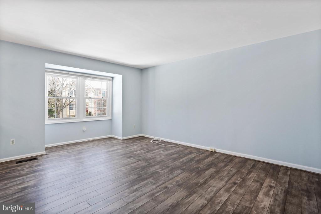 Sterling, Virginia, 20164, United States, 2 Bedrooms Bedrooms, ,3 BathroomsBathrooms,Residential,For Sale,2015095