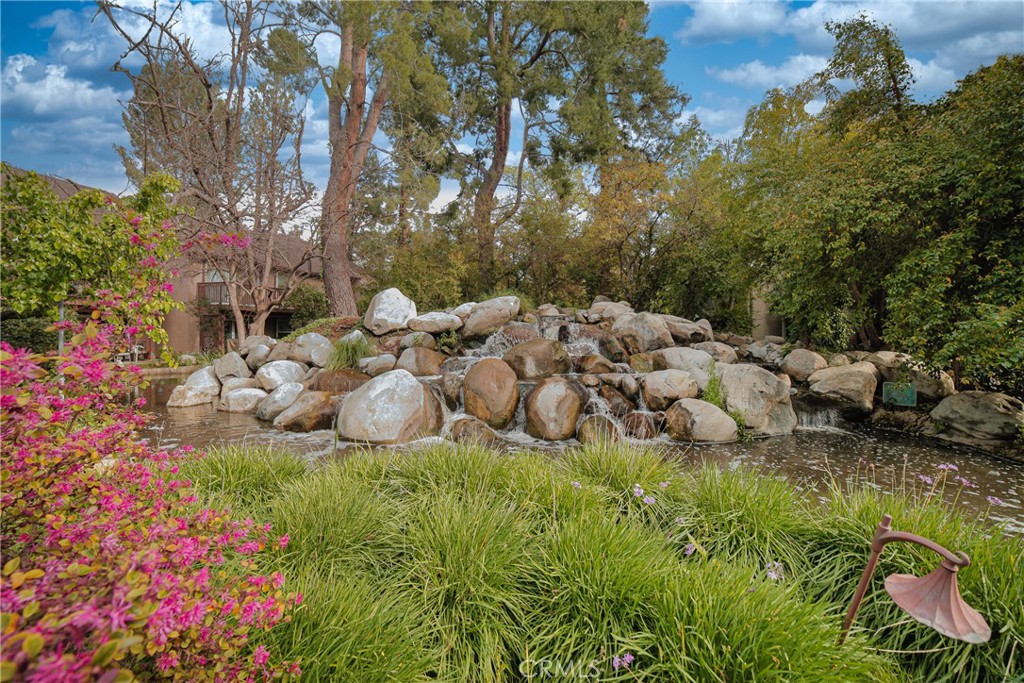 Canoga Park, California, 91303, United States, 2 Bedrooms Bedrooms, ,1 BathroomBathrooms,Residential,For Sale,1995813