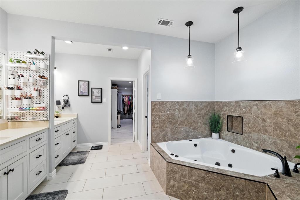 Cedar Hill, Texas, 75104, United States, 5 Bedrooms Bedrooms, ,3 BathroomsBathrooms,Residential,For Sale,1860572