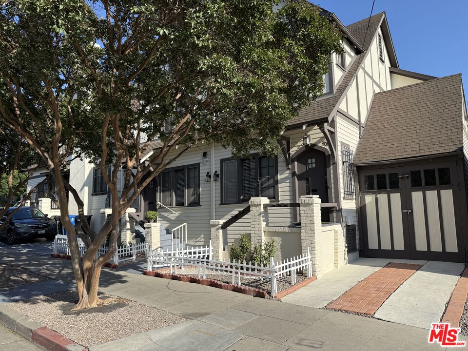 Los Angeles, California, 90029, United States, ,Residential,For Sale,1850237