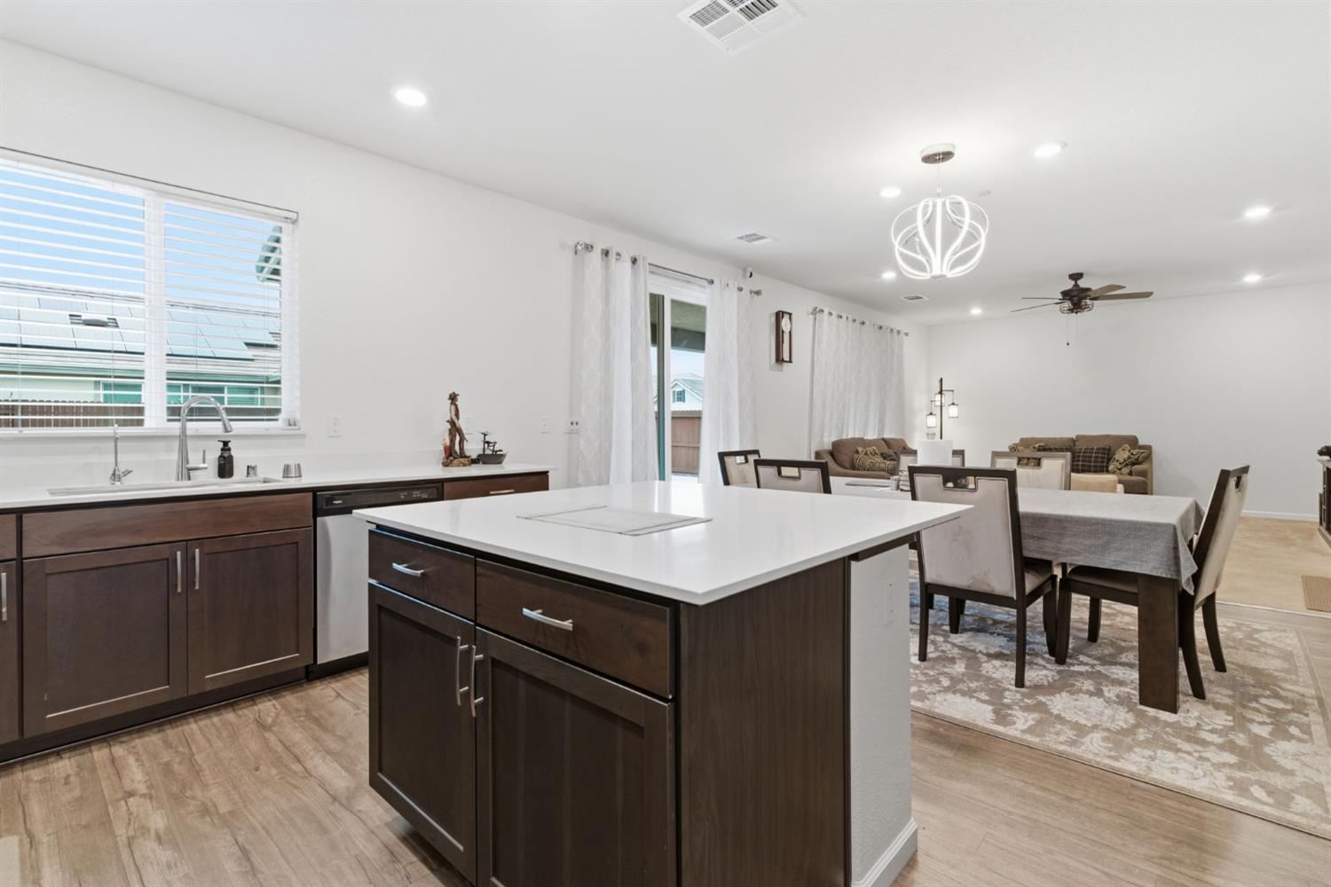 Manteca, California, 95337, United States, 4 Bedrooms Bedrooms, ,3 BathroomsBathrooms,Residential,For Sale,2001194