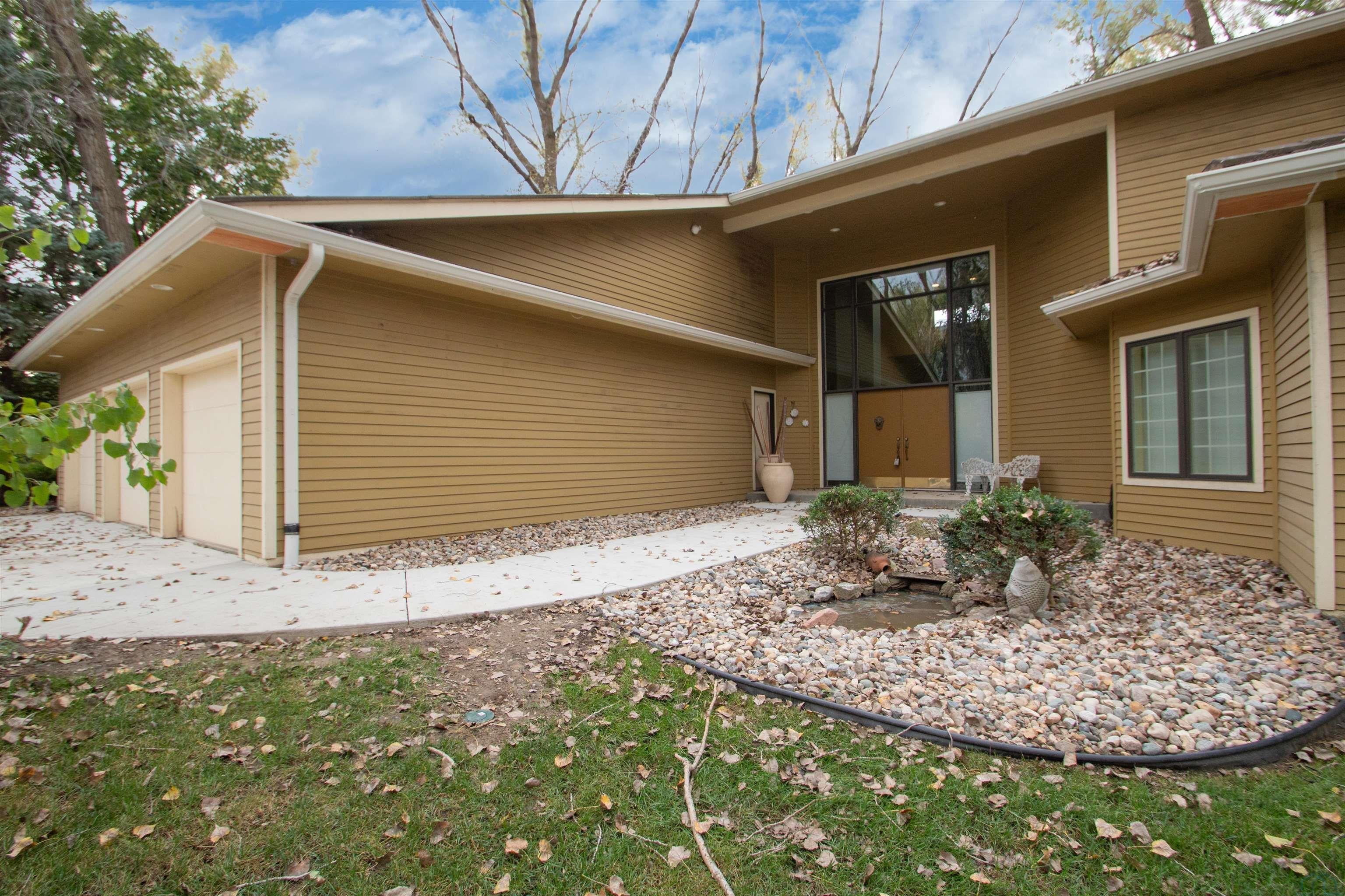 Dakota Dunes, South Dakota, 57049, United States, 4 Bedrooms Bedrooms, ,4 BathroomsBathrooms,Residential,For Sale,1977162