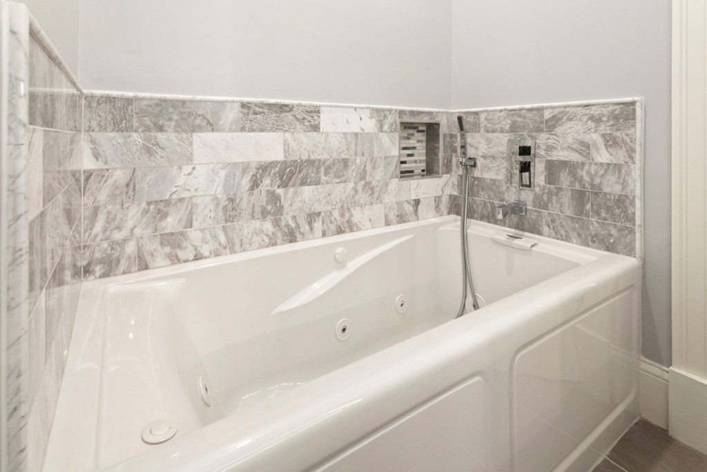 Somerville, Massachusetts, 02144, United States, 2 Bedrooms Bedrooms, ,2 BathroomsBathrooms,Residential,For Sale,1921483