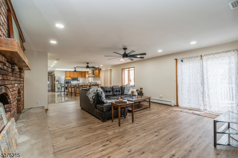 Raritan Twp., New Jersey, 08822, United States, 5 Bedrooms Bedrooms, ,3 BathroomsBathrooms,Residential,For Sale,1908572