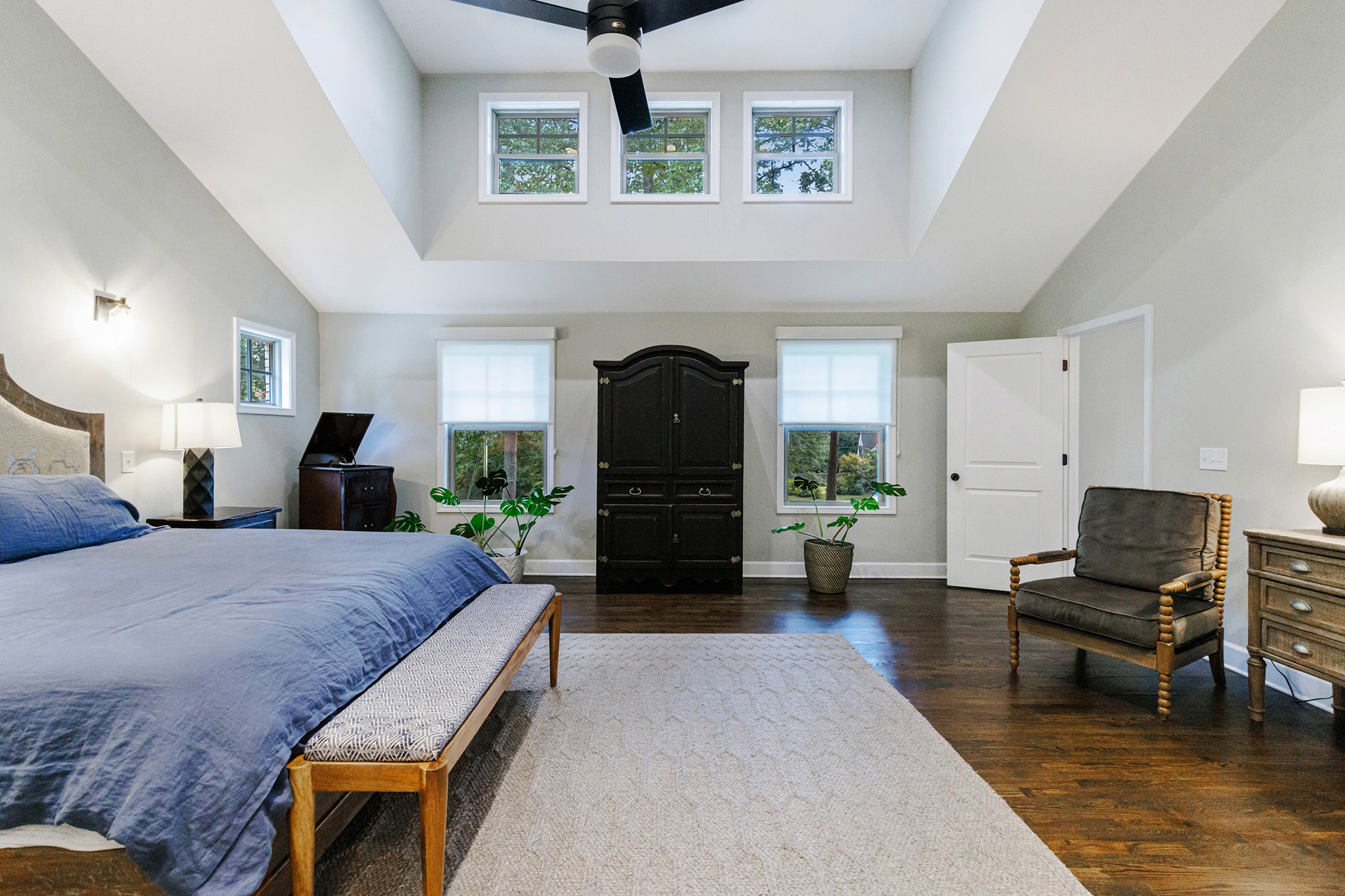  Stunning Fully Renovated Oasis on 2.4+/- Acres - 物件實景