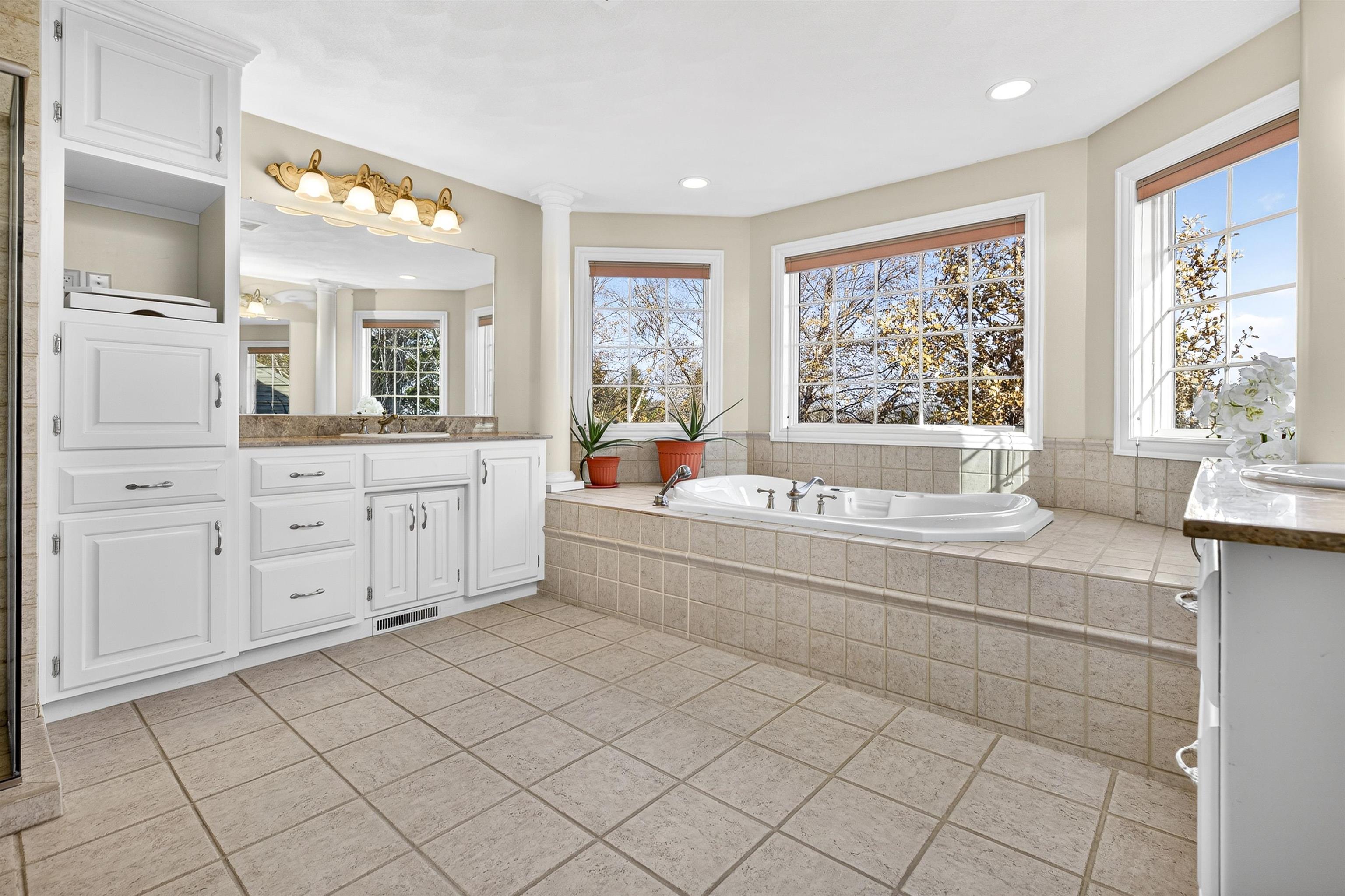 NEENAH, Wisconsin, 54956, United States, 5 Bedrooms Bedrooms, ,6 BathroomsBathrooms,Residential,For Sale,1992991