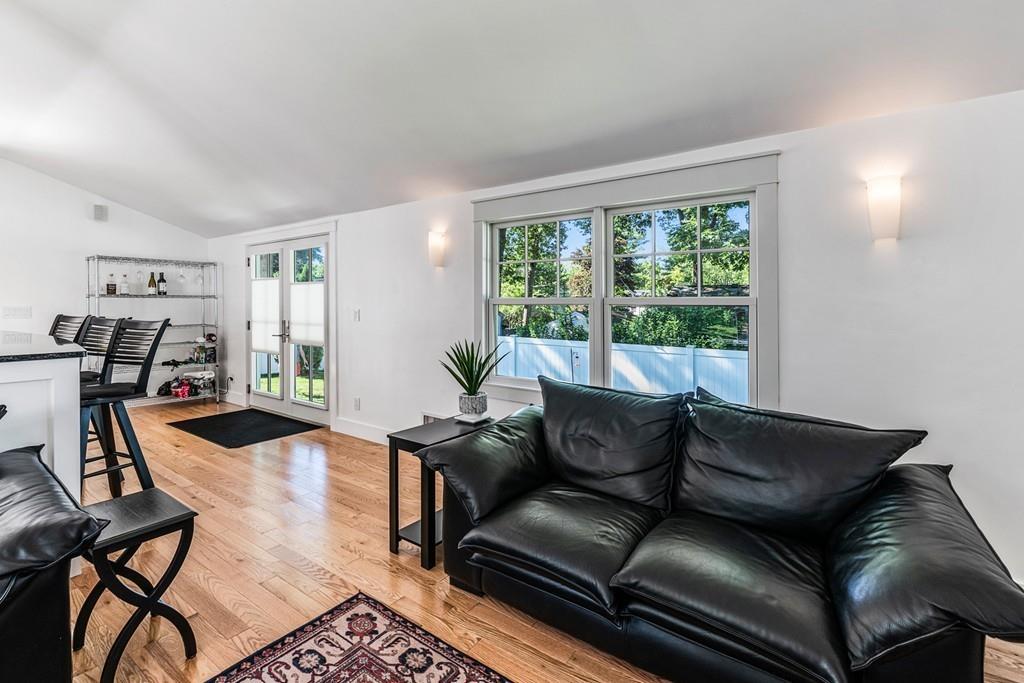 Hamilton, Massachusetts, 01982, United States, 2 Bedrooms Bedrooms, ,1 BathroomBathrooms,Residential,For Sale,1921936