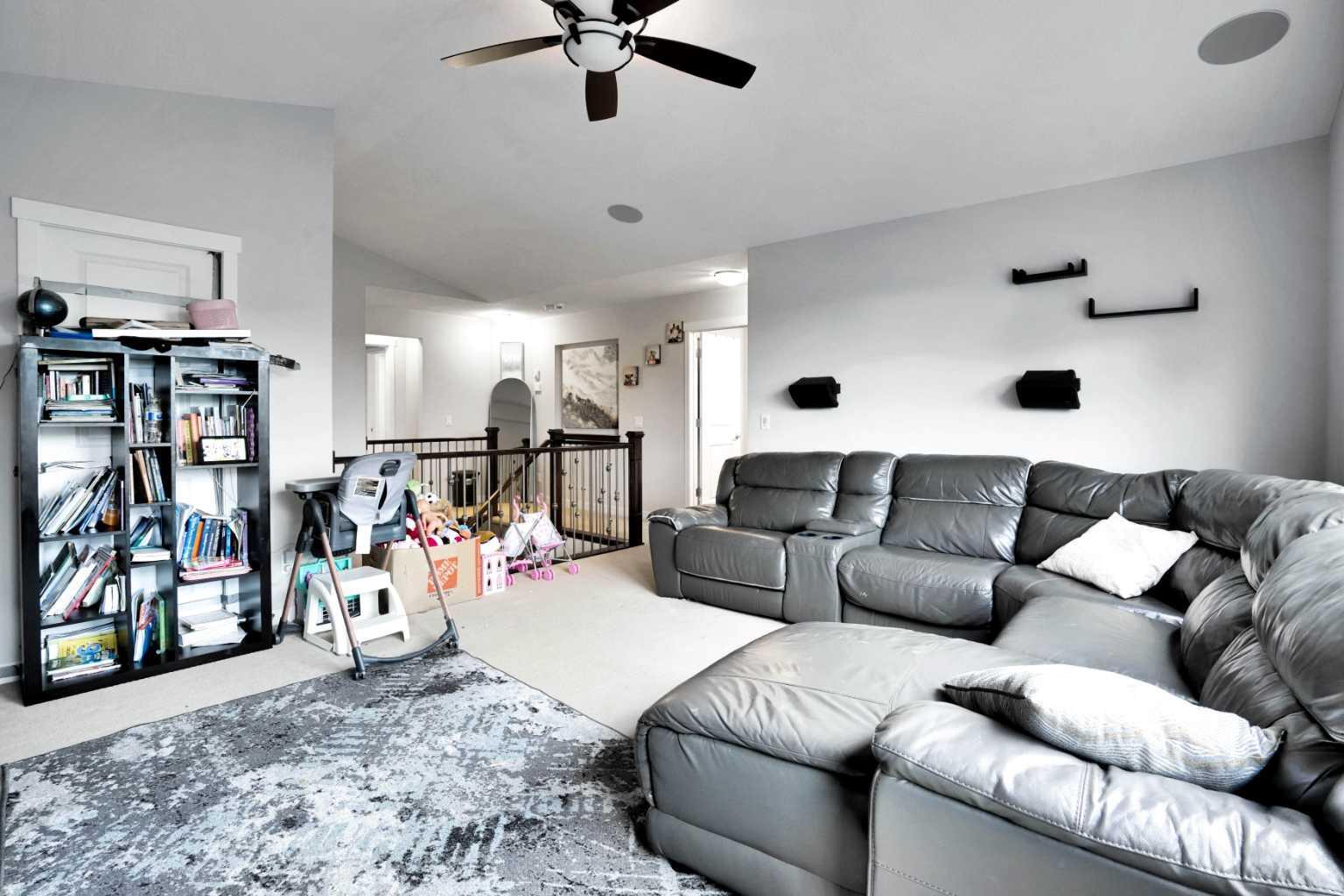 CALGARY, Alberta, T2X 0J7, CA, 3 Bedrooms Bedrooms, ,3 BathroomsBathrooms,Residential,For Sale,1906962