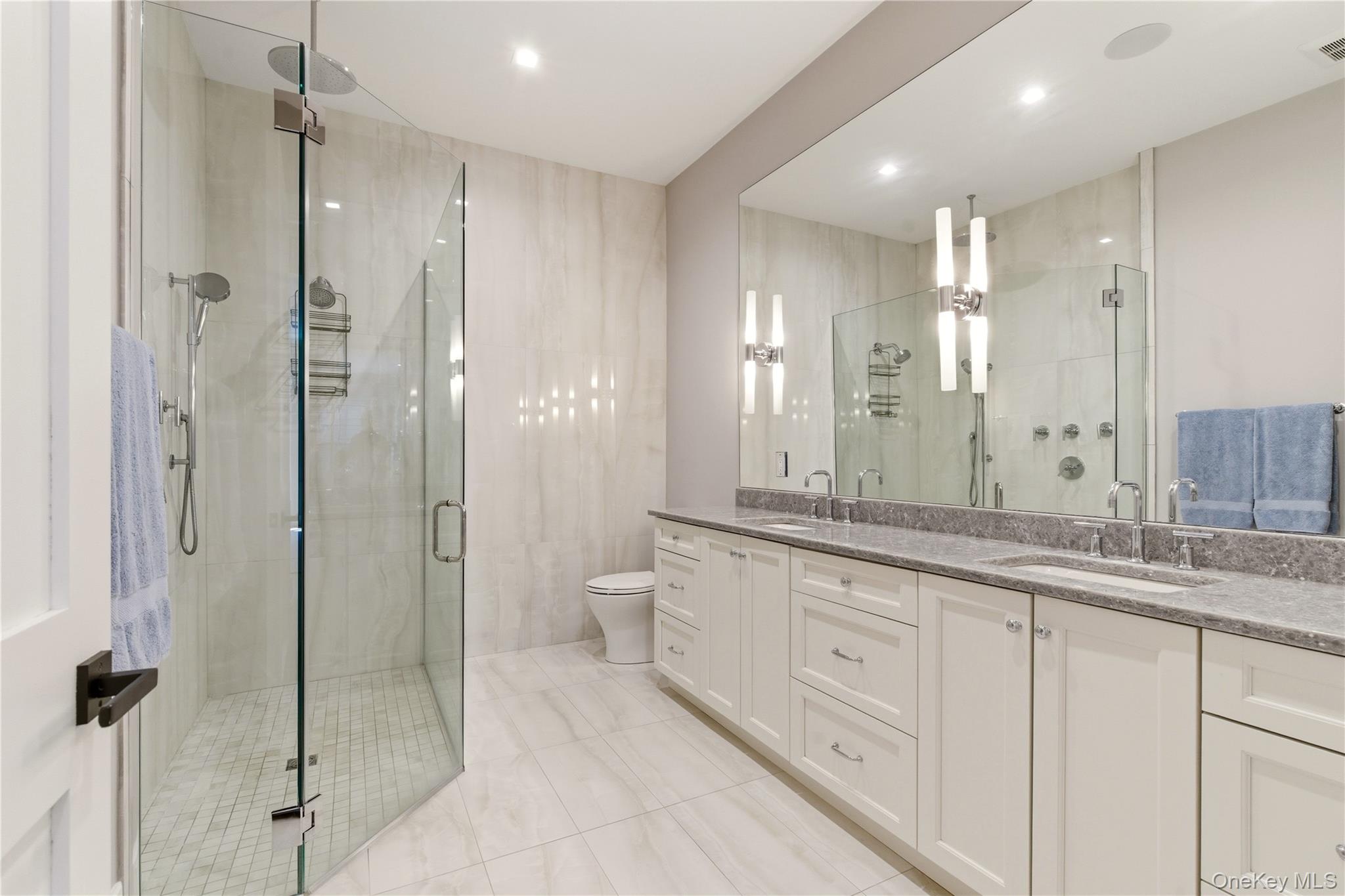  102 Three Ponds Lane E, Woodbury, NY, 11797 - 物件實景