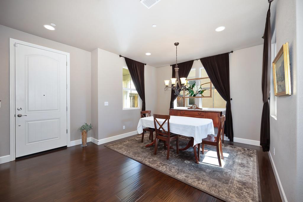 Folsom, California, 95630, United States, 2 Bedrooms Bedrooms, ,3 BathroomsBathrooms,Residential,For Sale,1917573