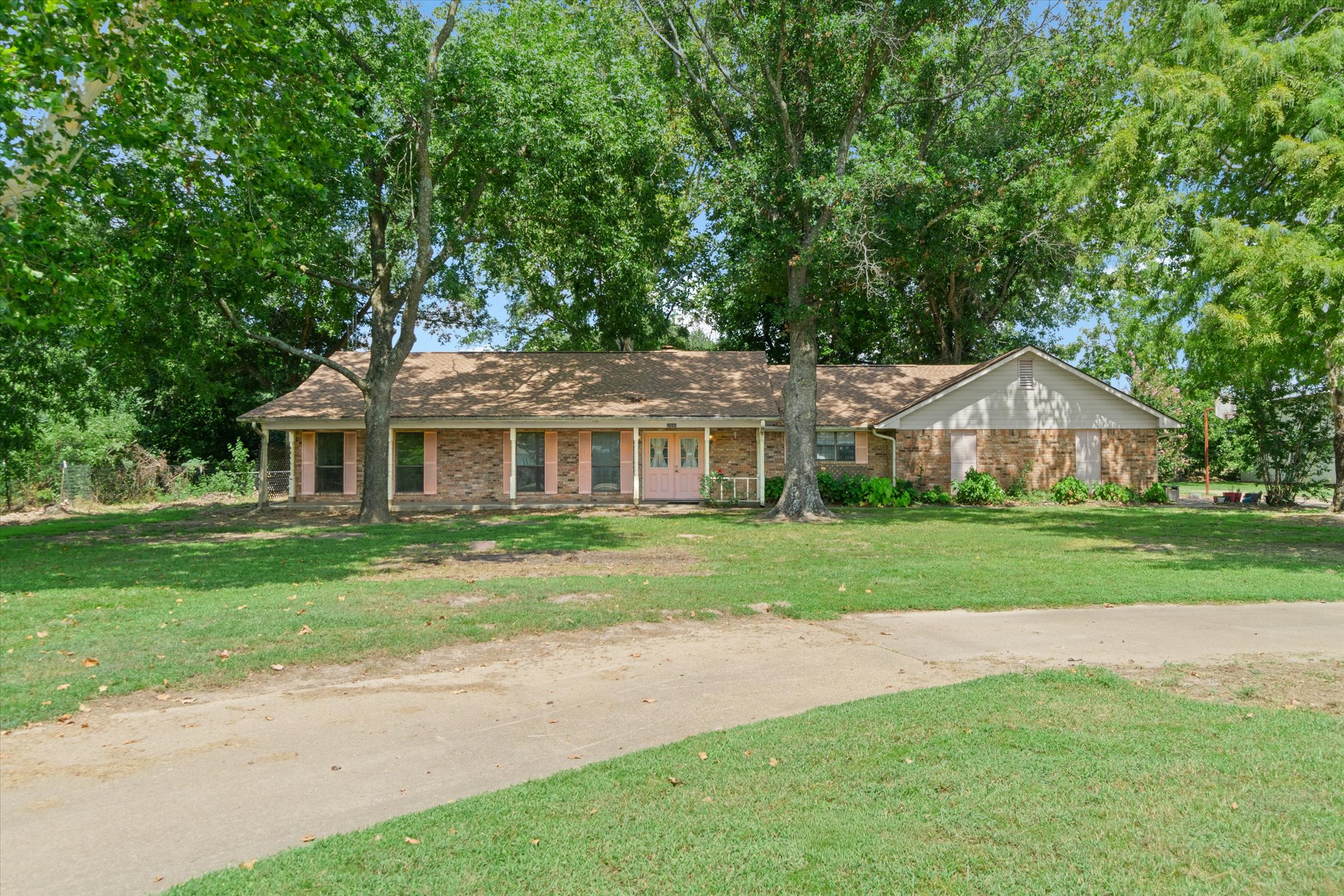 Canton, Texas, 75103, United States, 3 Bedrooms Bedrooms, ,2 BathroomsBathrooms,Residential,For Sale,1974992
