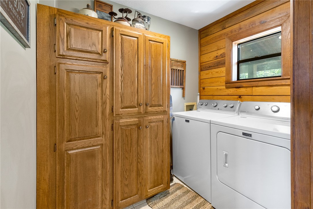 Compton, Arkansas, 72624, United States, 5 Bedrooms Bedrooms, ,3 BathroomsBathrooms,Residential,For Sale,1805954