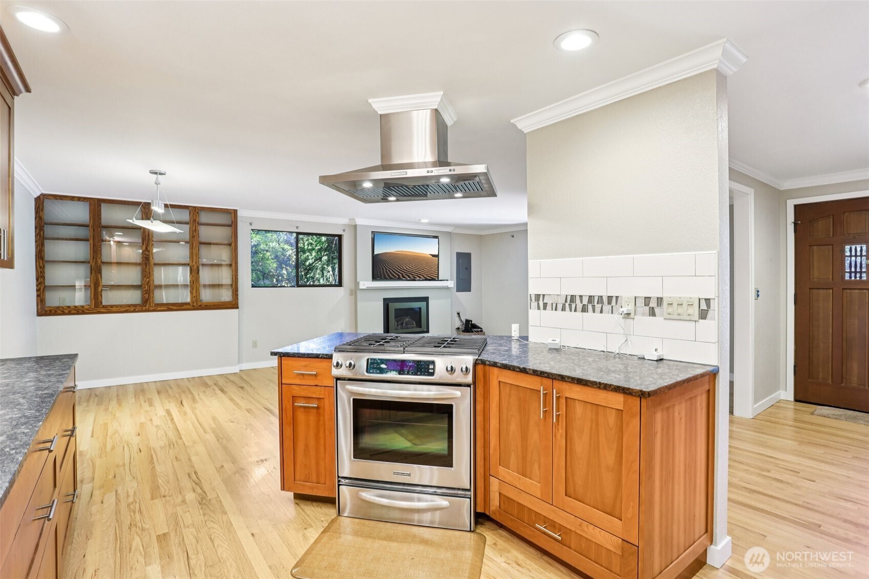 Lake Forest Park, Washington, 98155, United States, 4 Bedrooms Bedrooms, ,2 BathroomsBathrooms,Residential,For Sale,1936982