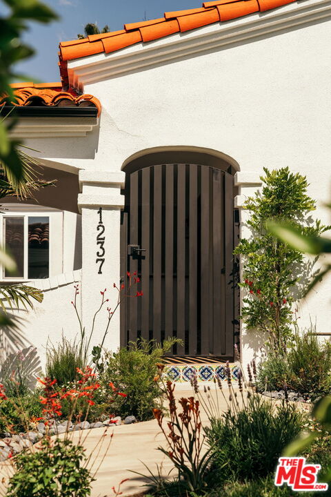 Los Angeles, California, 90019, United States, 4 Bedrooms Bedrooms, ,4 BathroomsBathrooms,Residential,For Sale,1889946