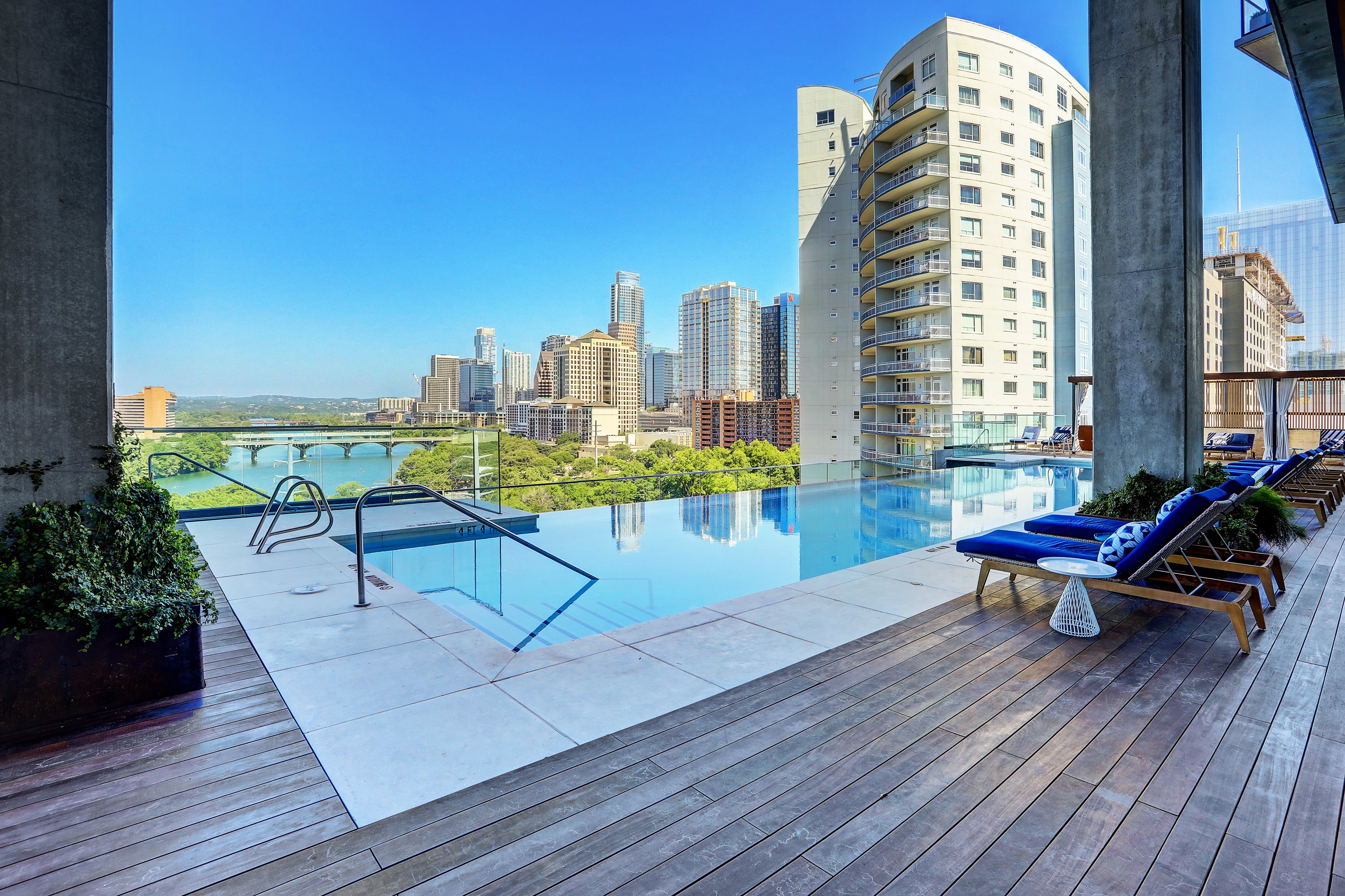  Lake View 2 Bedroom Condo with Flex Space at 70 Rainey - 物件實景