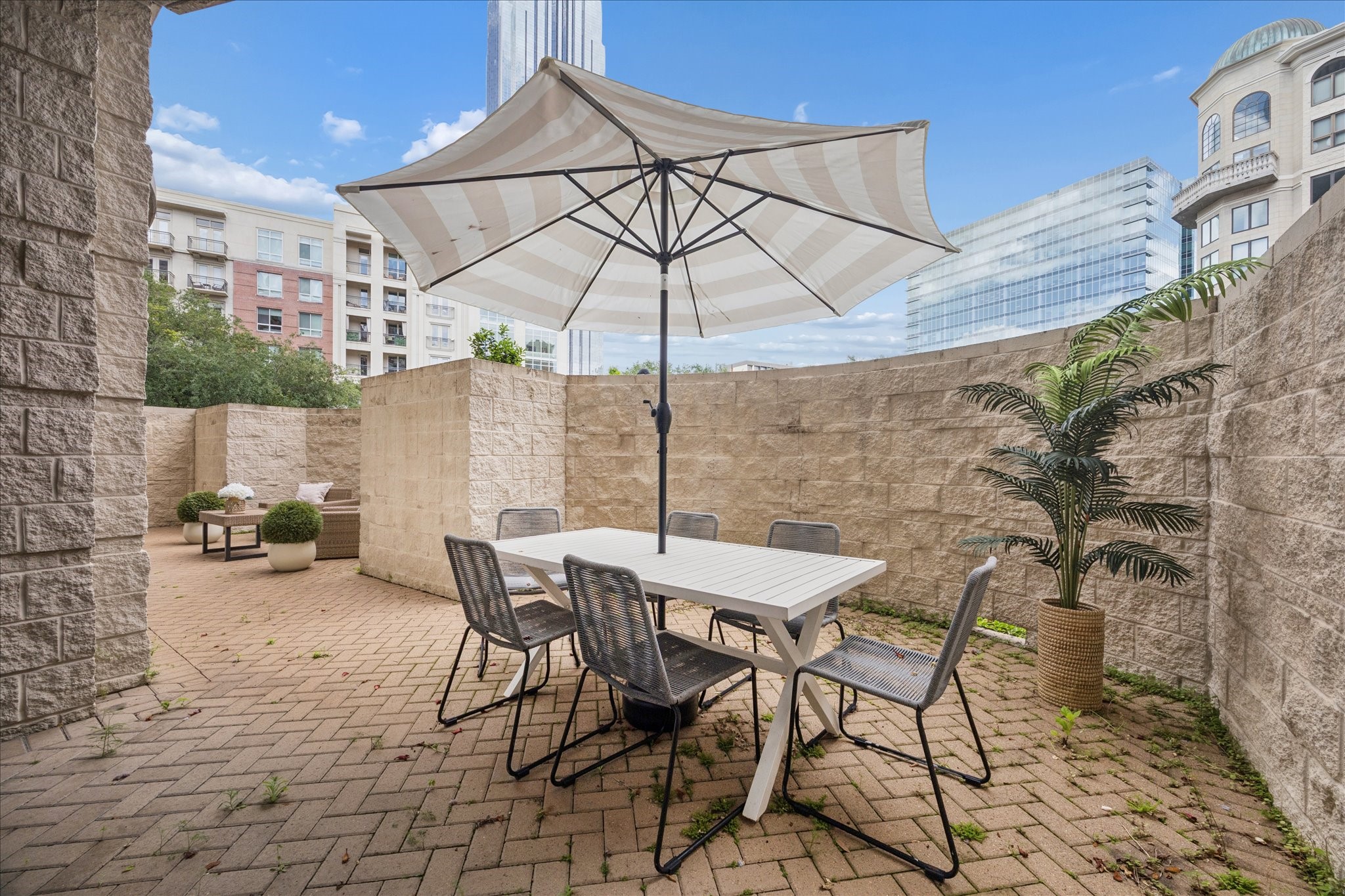  5005 Hidalgo Street #210 - 物件實景