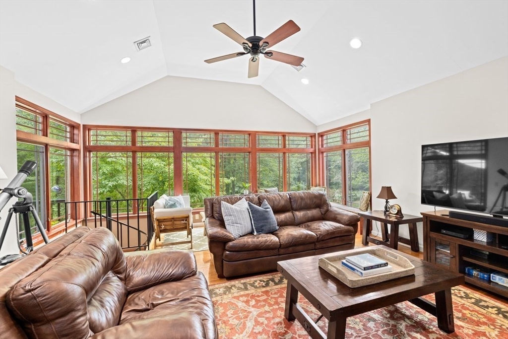 Norwell, Massachusetts, 02061, United States, 4 Bedrooms Bedrooms, ,2 BathroomsBathrooms,Residential,For Sale,1942199