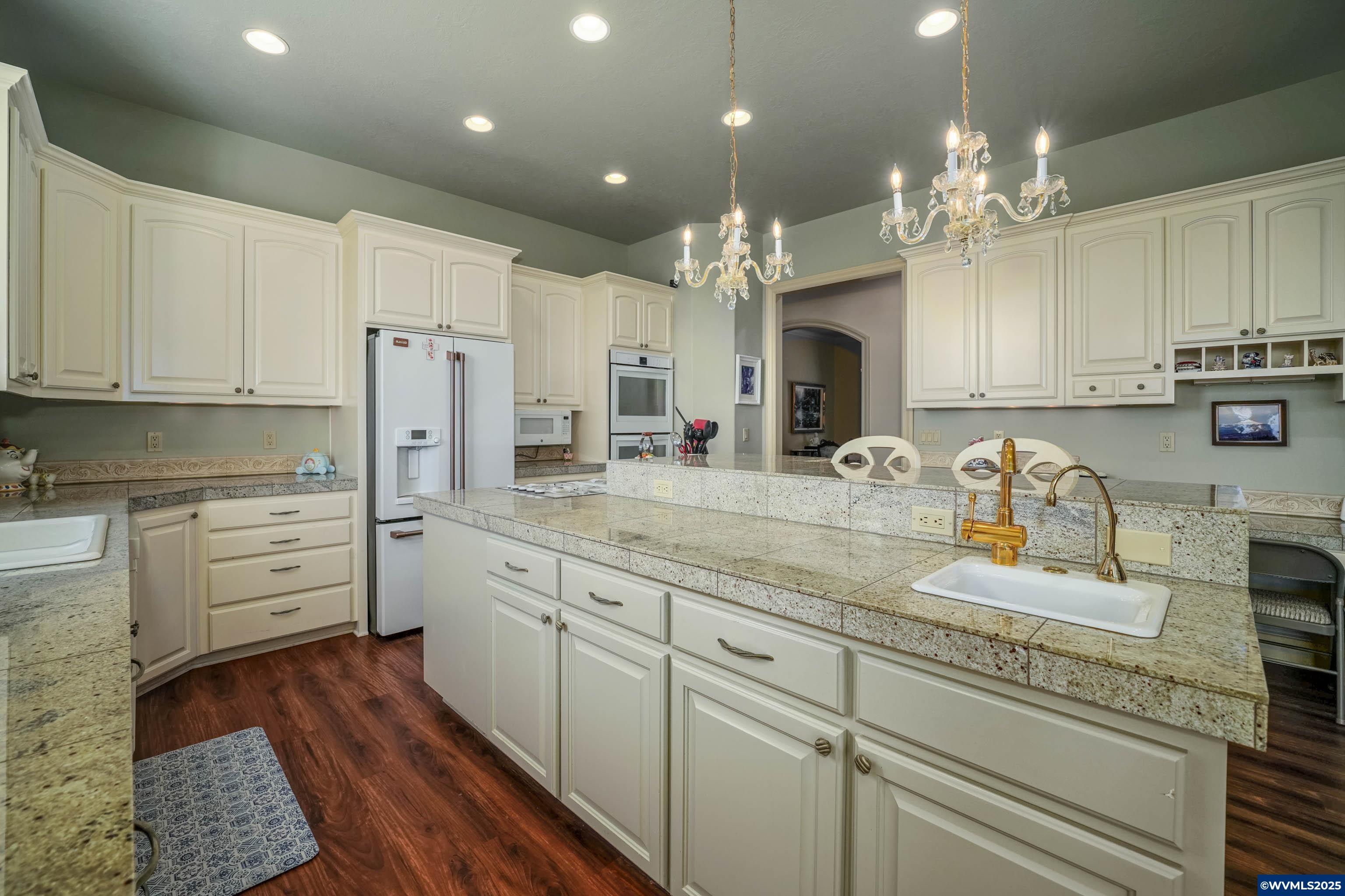 Turner, Oregon, 97392, United States, 4 Bedrooms Bedrooms, ,4 BathroomsBathrooms,Residential,For Sale,1848643