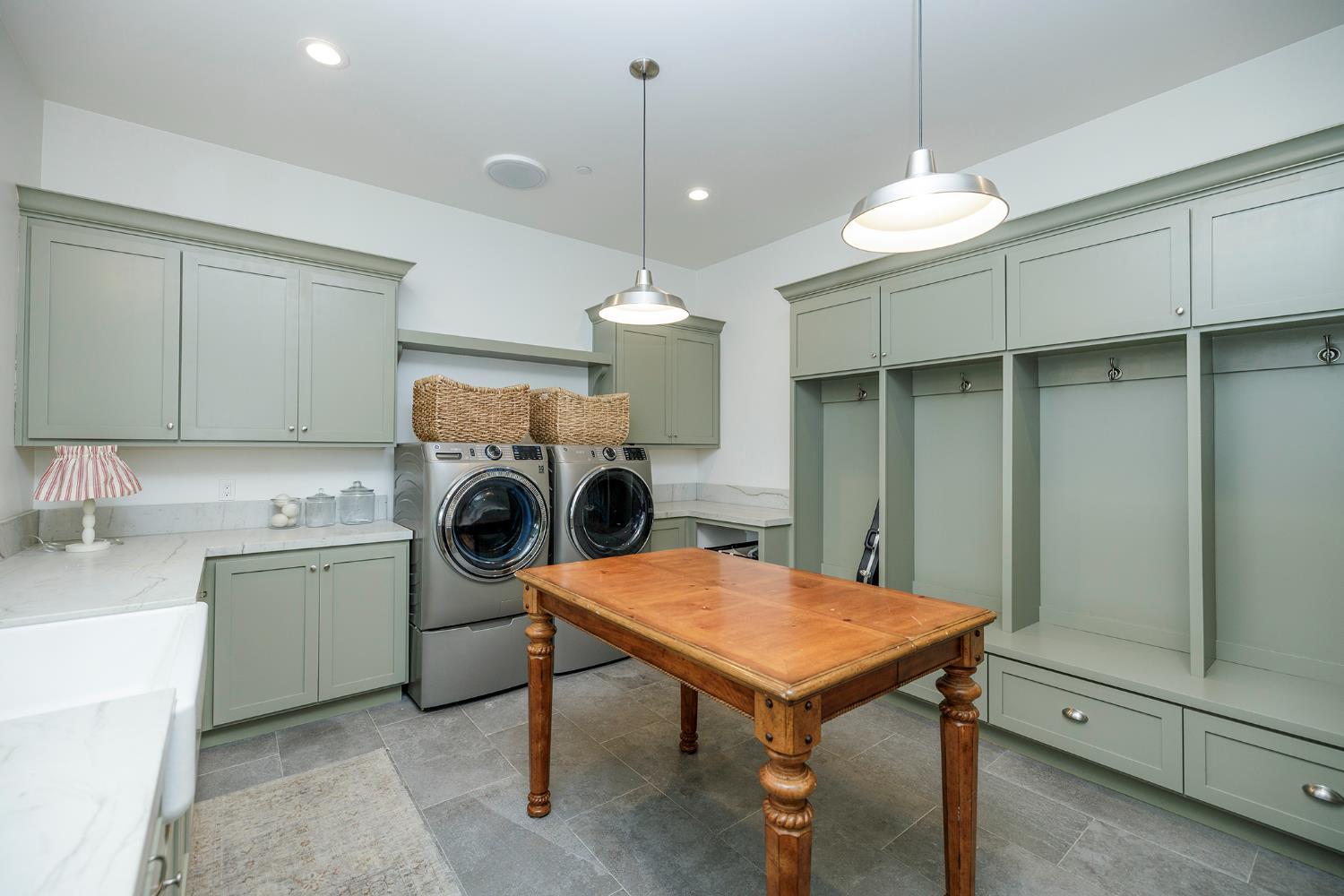 Turlock, California, 95382, United States, 5 Bedrooms Bedrooms, ,4 BathroomsBathrooms,Residential,For Sale,2002533