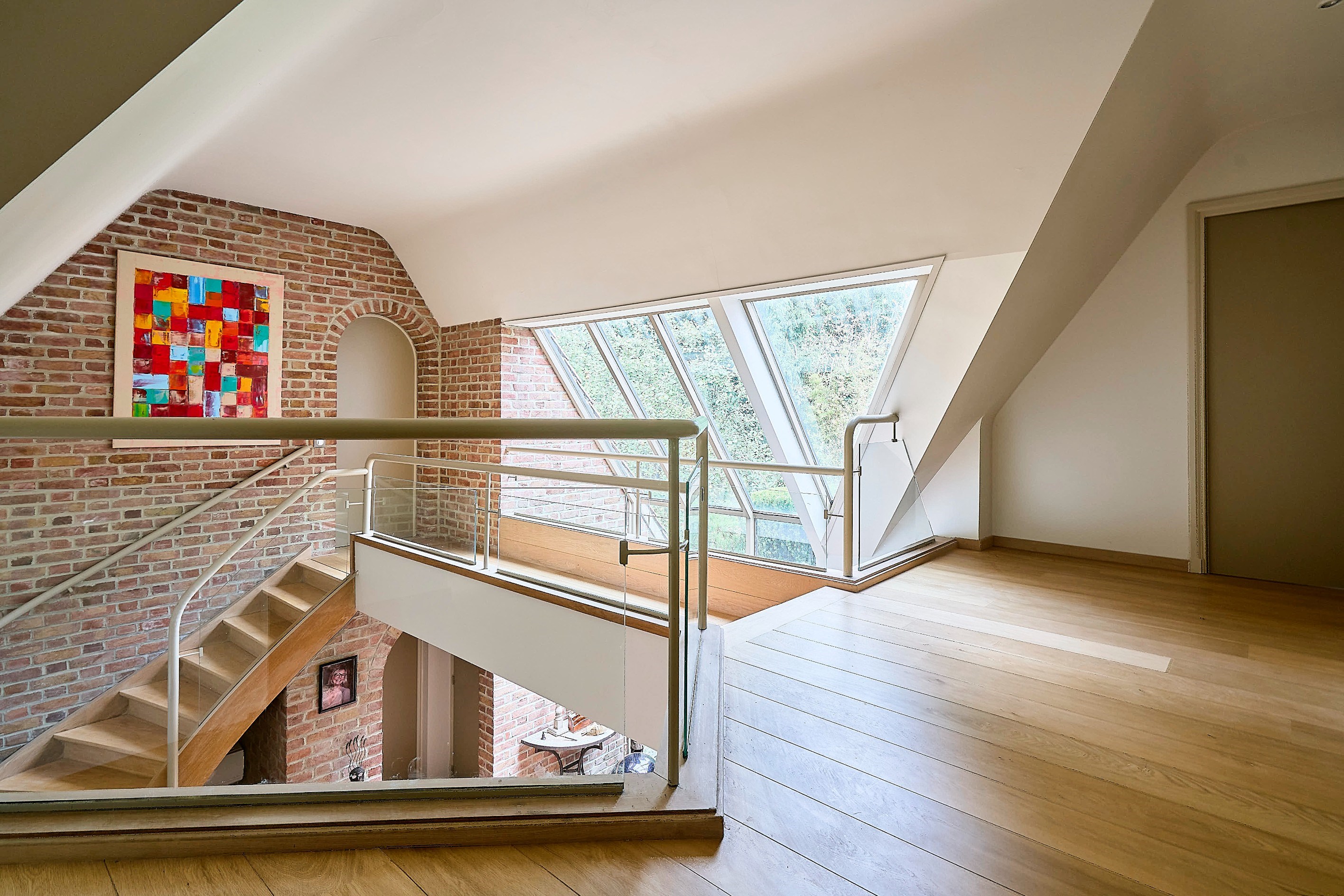  Substantial Family Residence in Croix - 232m² with 2716m² Land - 物件實景