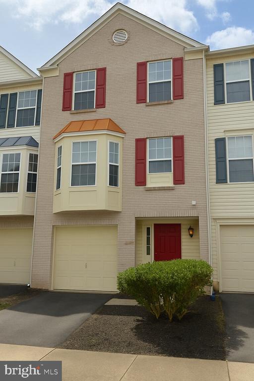 Ashburn, Virginia, 20147, United States, 3 Bedrooms Bedrooms, ,4 BathroomsBathrooms,Residential,For Sale,1850747