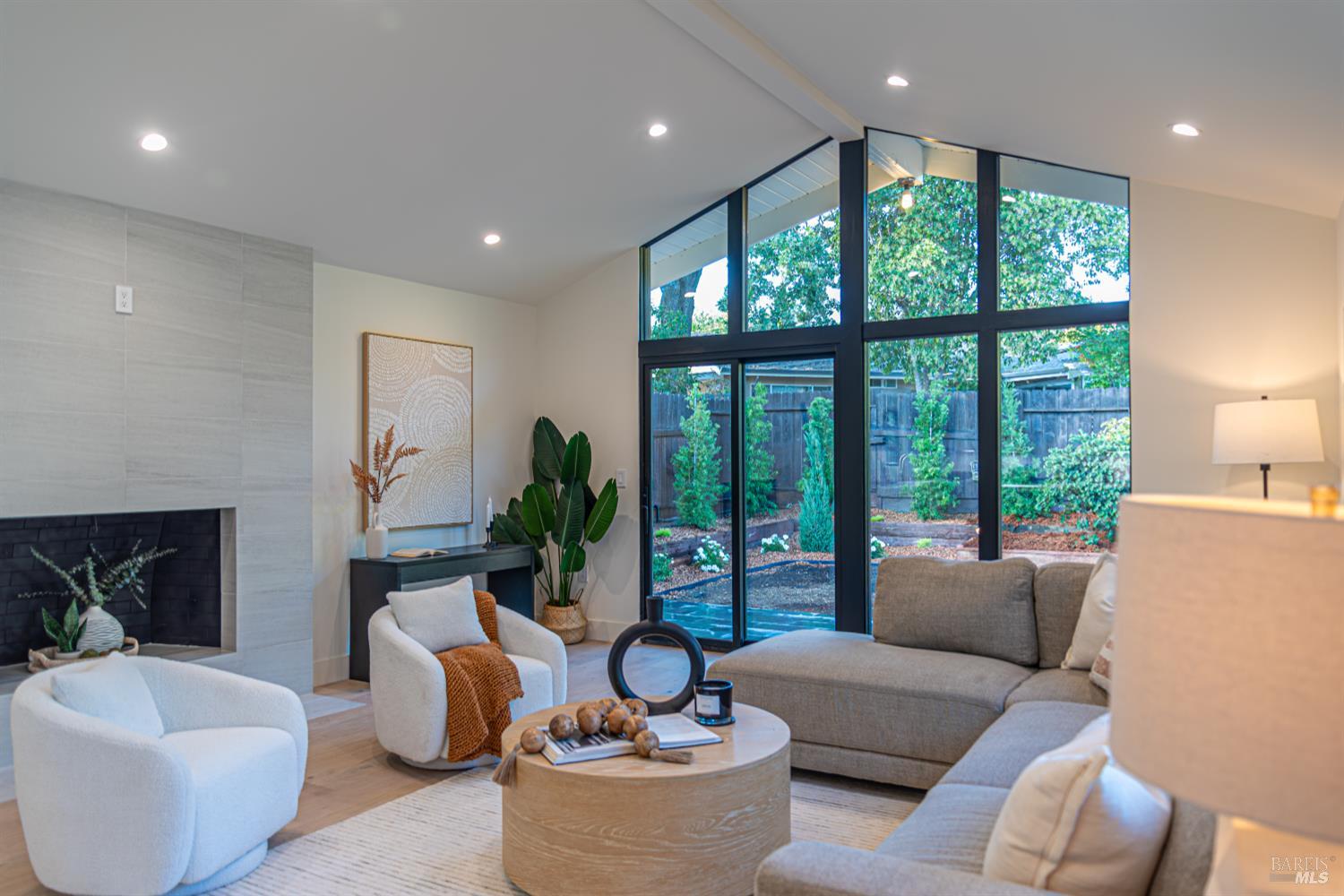 San Rafael, California, 94903, United States, 4 Bedrooms Bedrooms, ,3 BathroomsBathrooms,Residential,For Sale,1992901