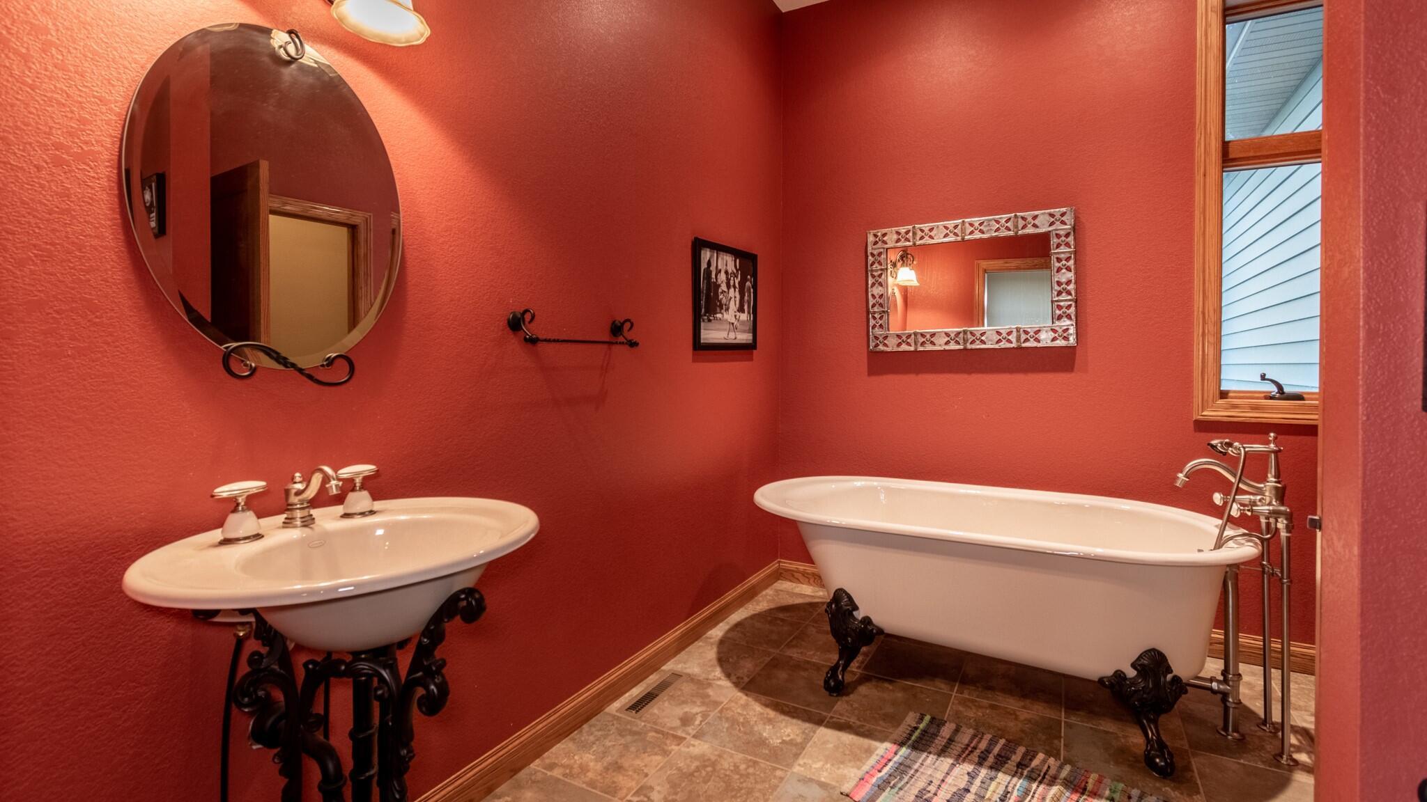Beulah, North Dakota, 58523, United States, 4 Bedrooms Bedrooms, ,3 BathroomsBathrooms,Residential,For Sale,1780571