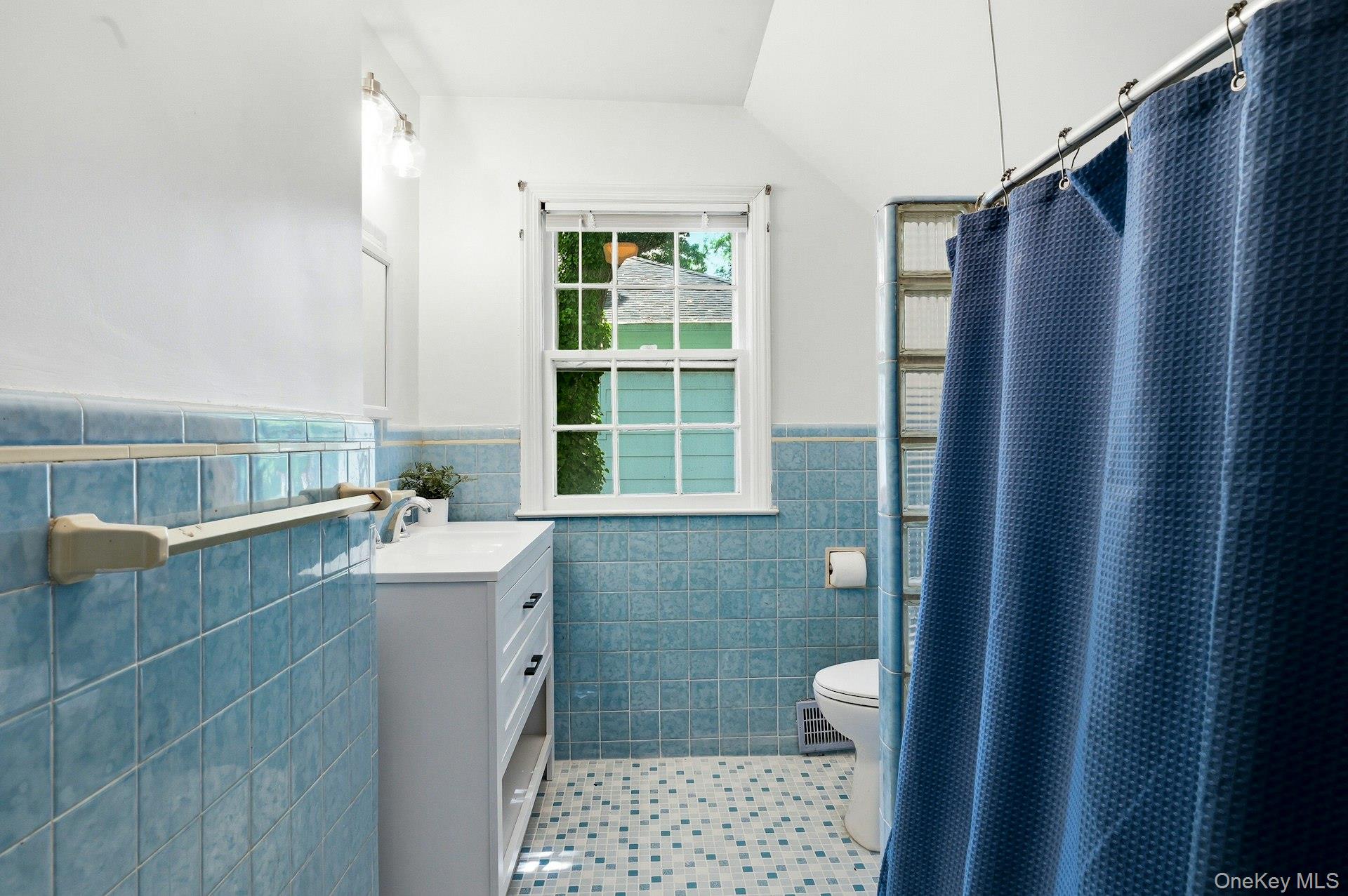  17 Monfort Road, Port Washington, NY, 11050 - 物件實景