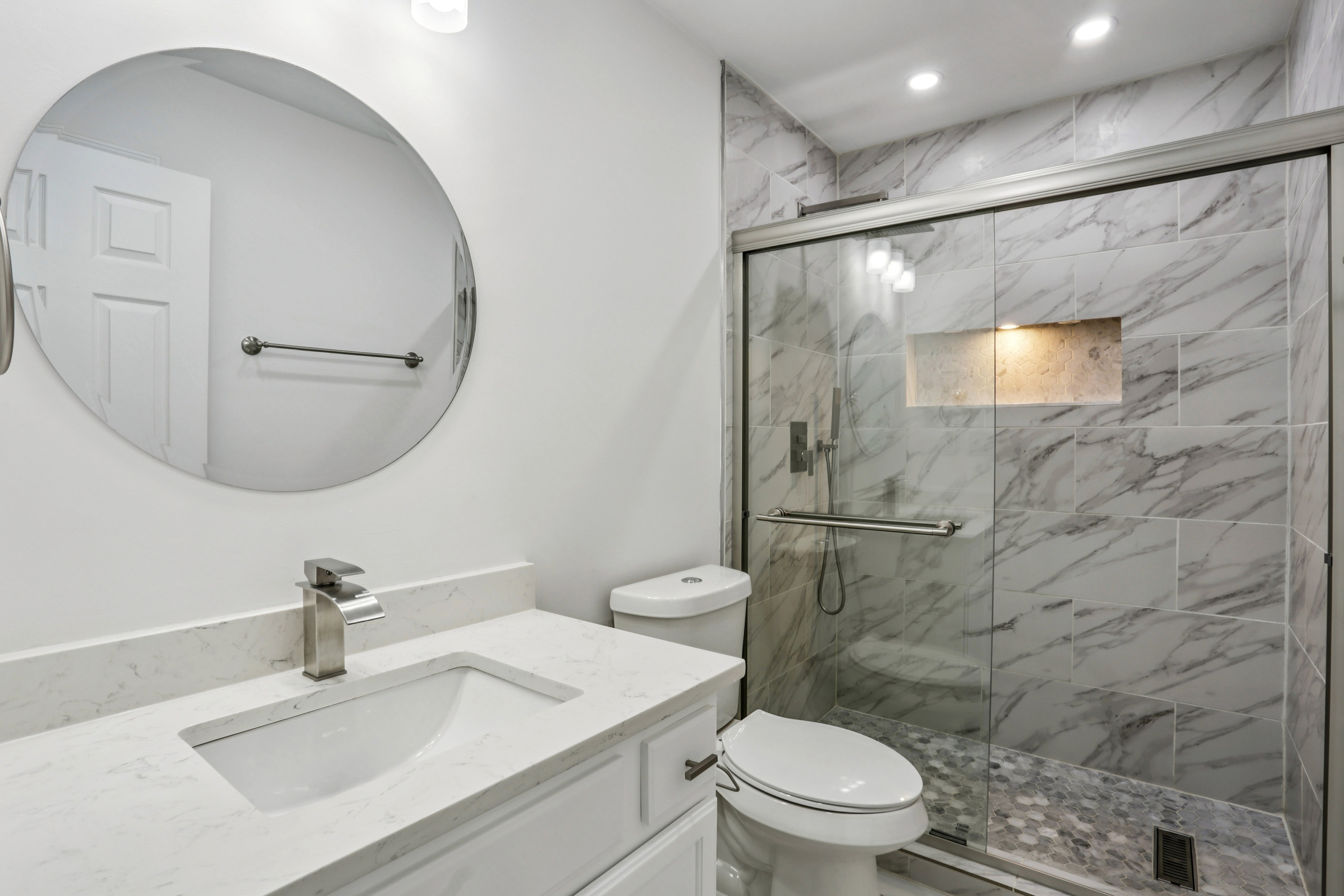  Spacious Three Level Townhome in the Desirable Thorncrest Community - 物件實景