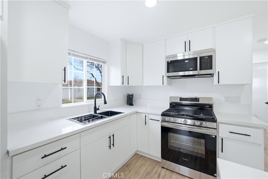 Bell, California, 90201, United States, 2 Bedrooms Bedrooms, ,1 BathroomBathrooms,Residential,For Sale,2048327