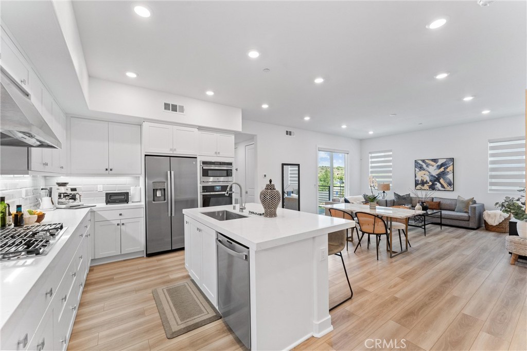 Irvine, California, 92618, United States, 2 Bedrooms Bedrooms, ,2 BathroomsBathrooms,Residential,For Sale,1988212