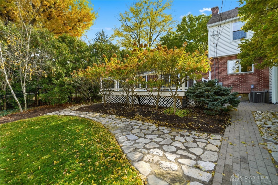 Oakwood, Ohio, 45409, United States, 4 Bedrooms Bedrooms, ,3 BathroomsBathrooms,Residential,For Sale,1987886