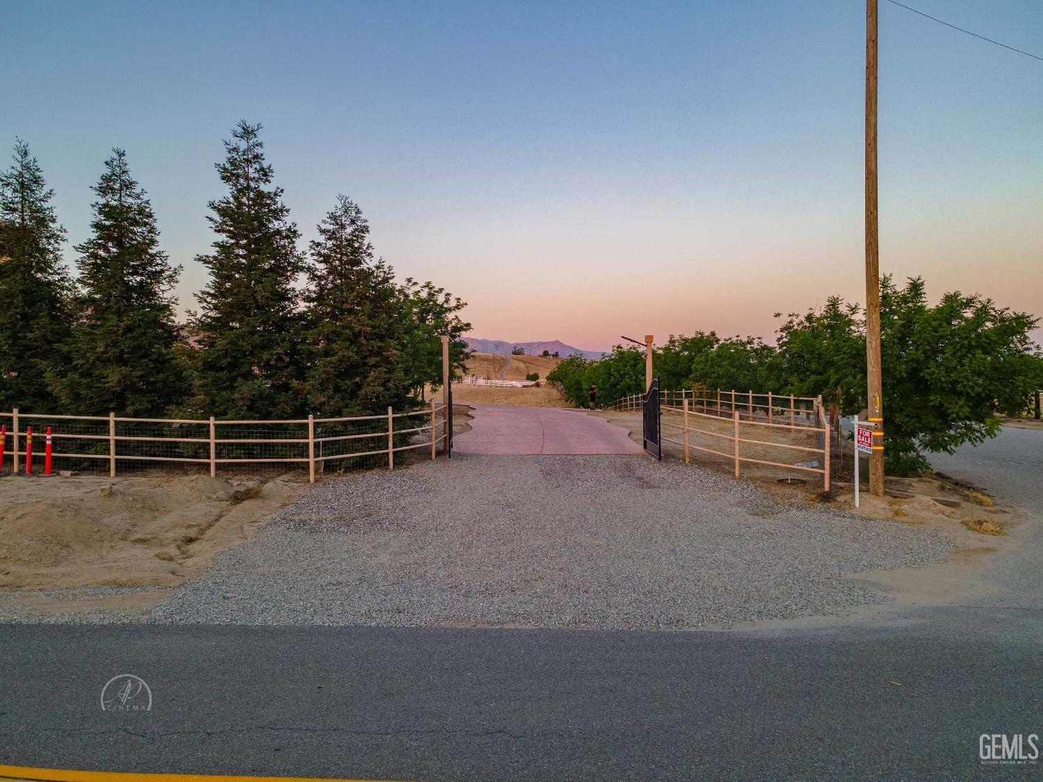 Bakersfield, California, 93308, United States, 4 Bedrooms Bedrooms, ,5 BathroomsBathrooms,Residential,For Sale,1992415