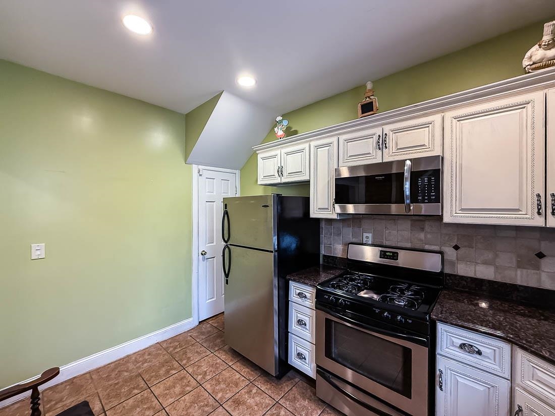 Jersey City, New Jersey, 07307, United States, 4 Bedrooms Bedrooms, ,2 BathroomsBathrooms,Residential,For Sale,1991829