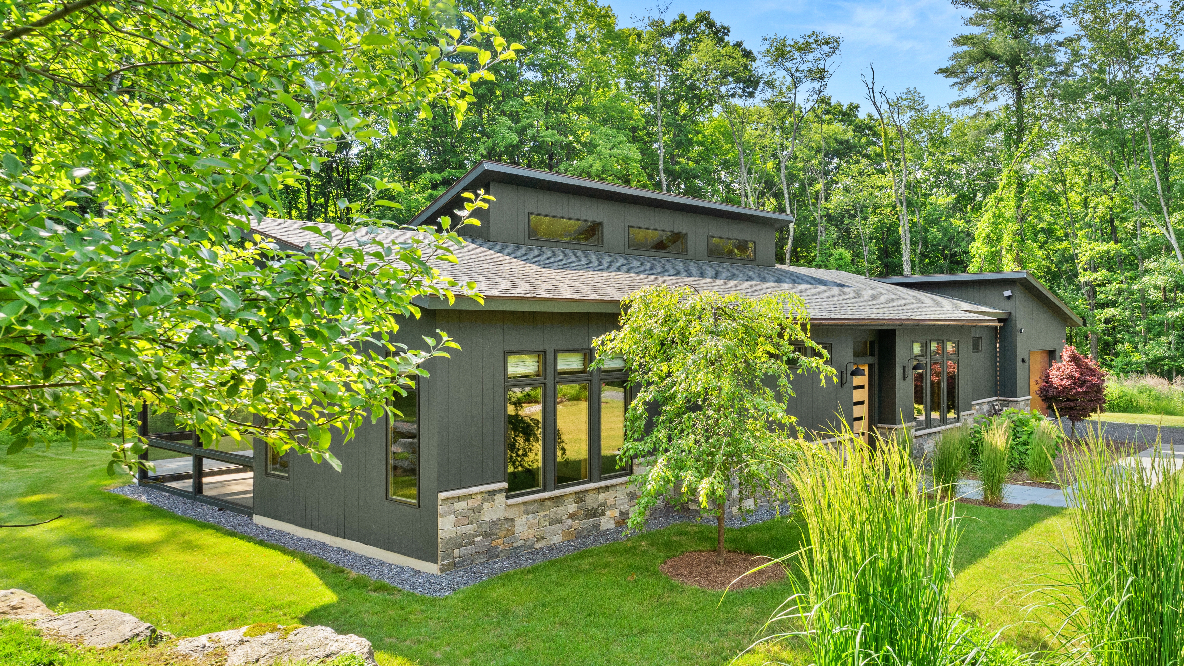  Stunning Contemporary Single Level Home - 物件實景