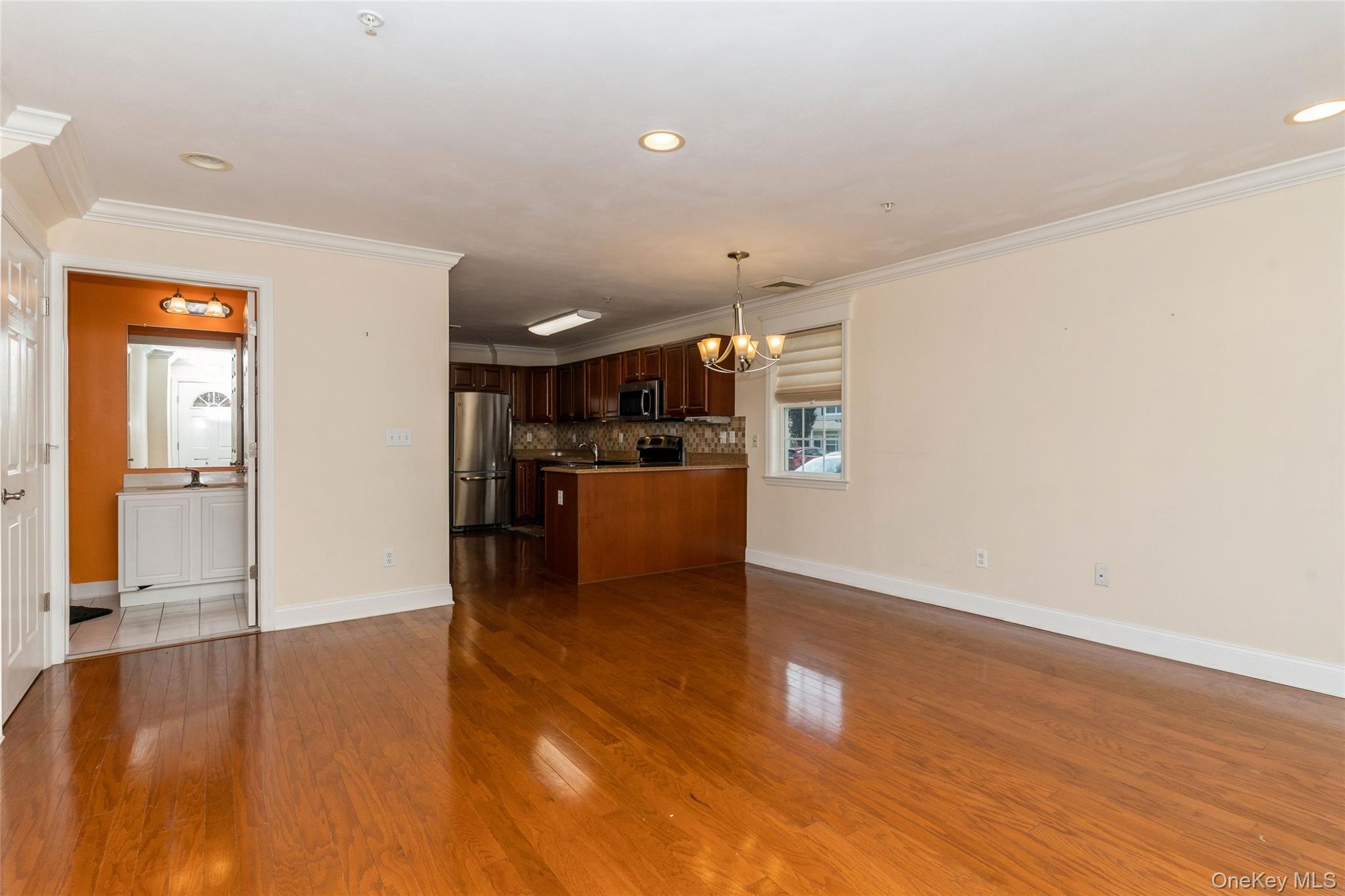 Valley Stream, New York, 11580, United States, 2 Bedrooms Bedrooms, ,2 BathroomsBathrooms,Residential,For Sale,1925470