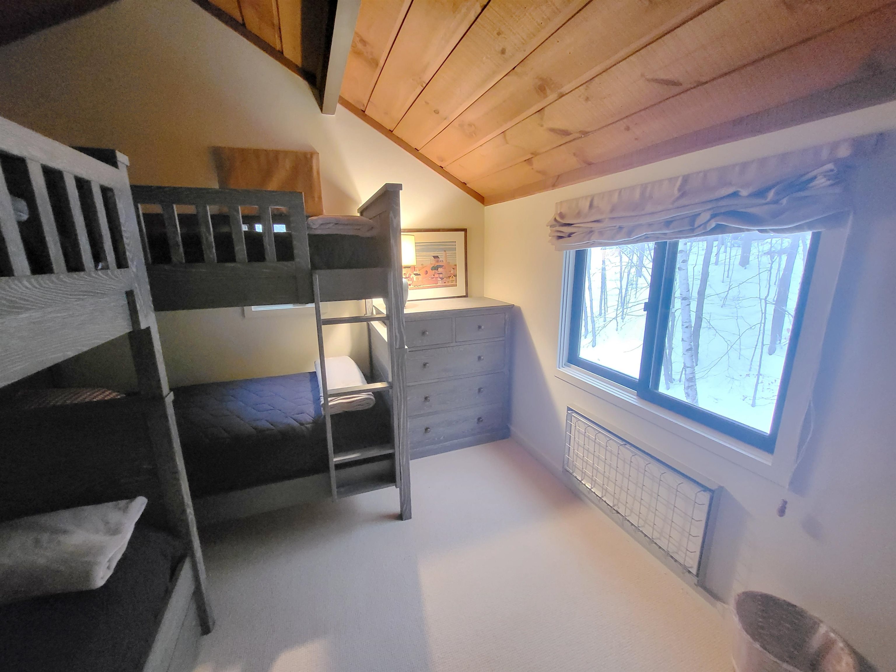 Lincoln, New Hampshire, 03251, United States, 5 Bedrooms Bedrooms, ,2 BathroomsBathrooms,Residential,For Sale,2003487