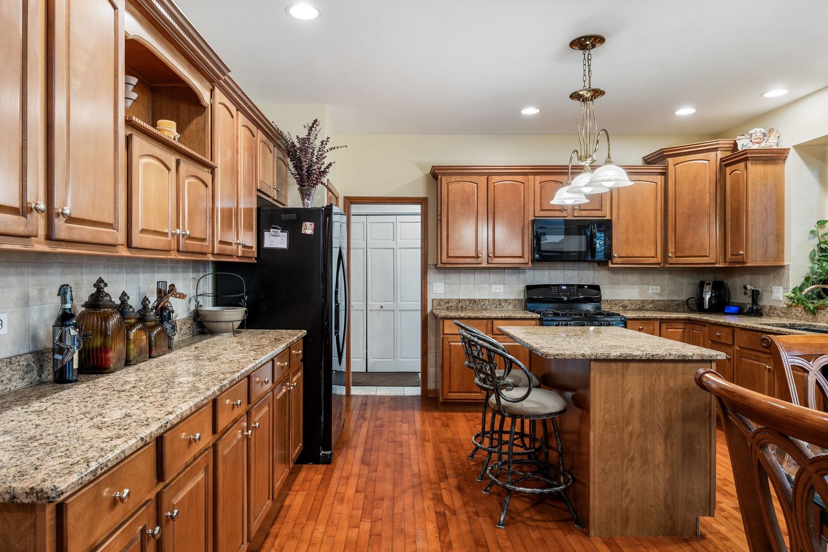 Oswego, Illinois, 60543, United States, 5 Bedrooms Bedrooms, ,4 BathroomsBathrooms,Residential,For Sale,1989652