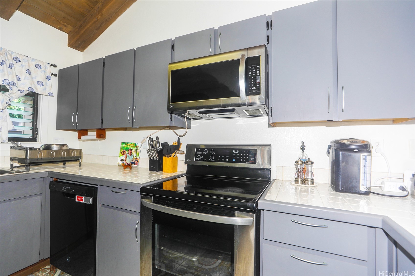 Kaneohe, Hawaii, 96744, United States, 2 Bedrooms Bedrooms, ,2 BathroomsBathrooms,Residential,For Sale,1829514